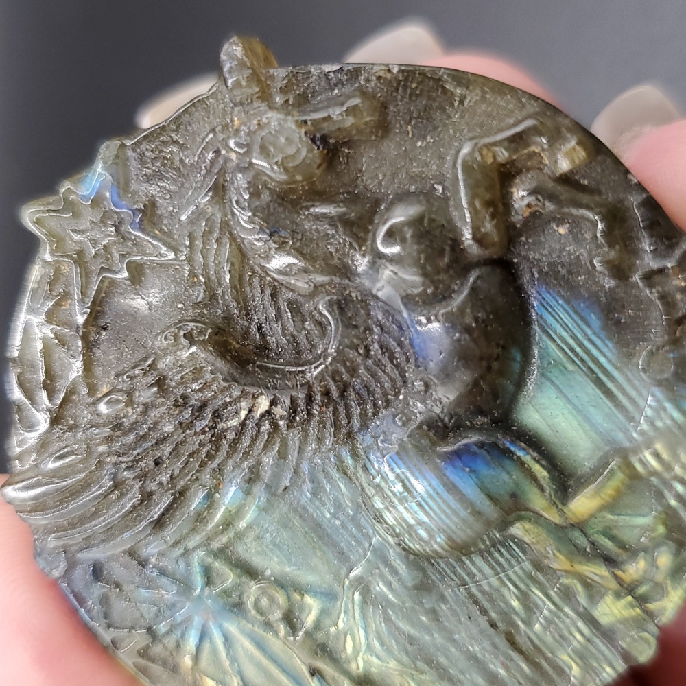 Labradorite Pegasus Coin 🐎 🪽 - Picture 6 of 6